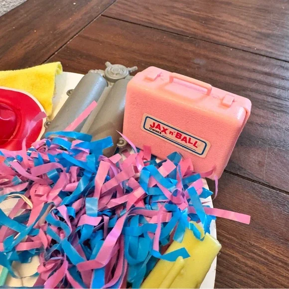 Vintage Barbie accessories Pom poms hats towel briefcases purse radio record - Picture 5 of 9